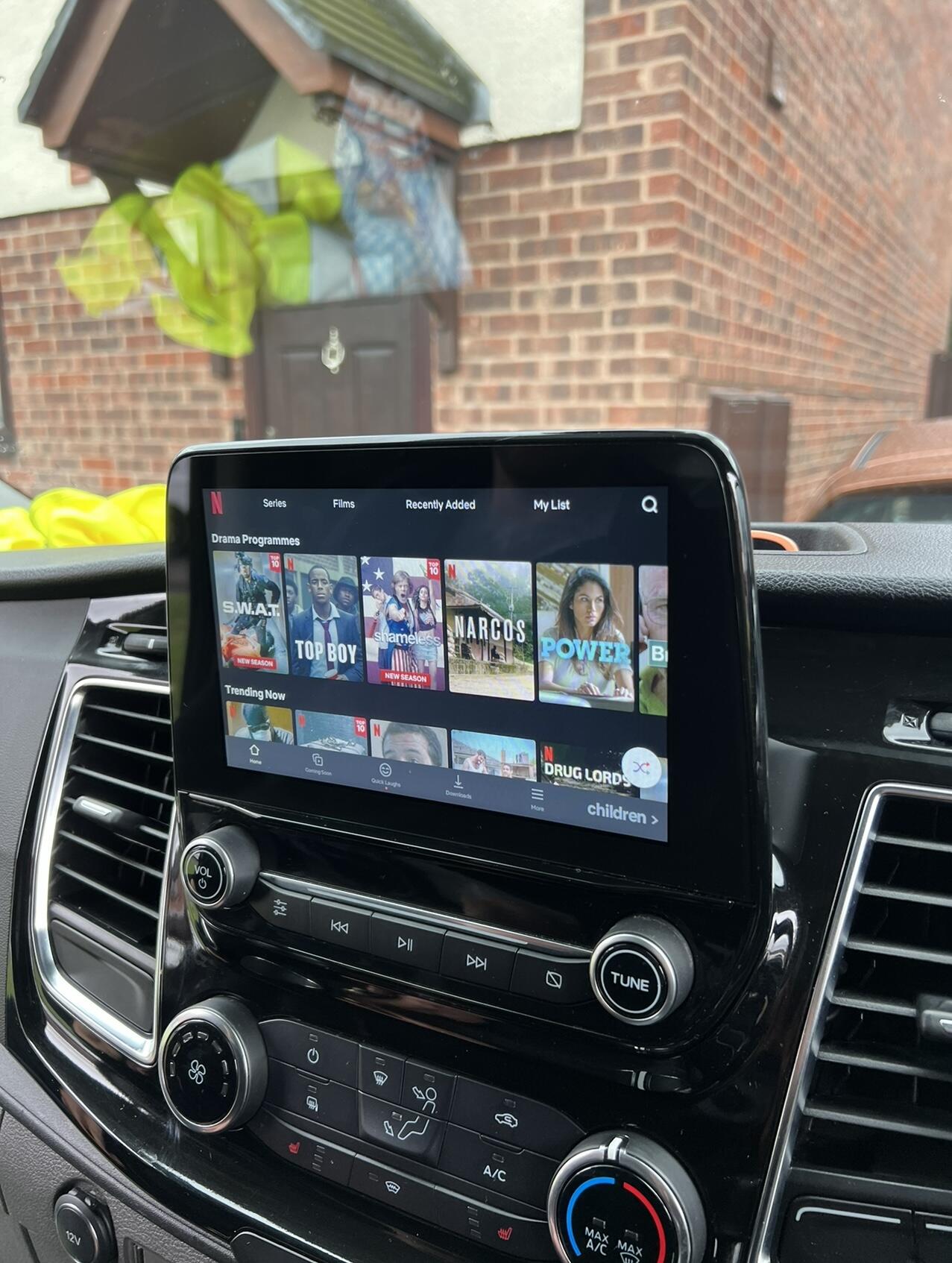 Youtube & Netflix AI-Box compatible with Toyota cars